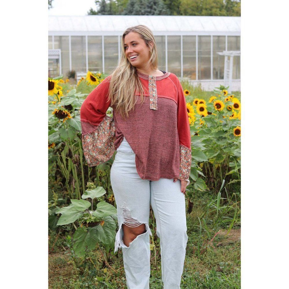 POL Better With You Floral Belle Sleeve Top in Brick Multi FKT1087 - Picture 3 of 9